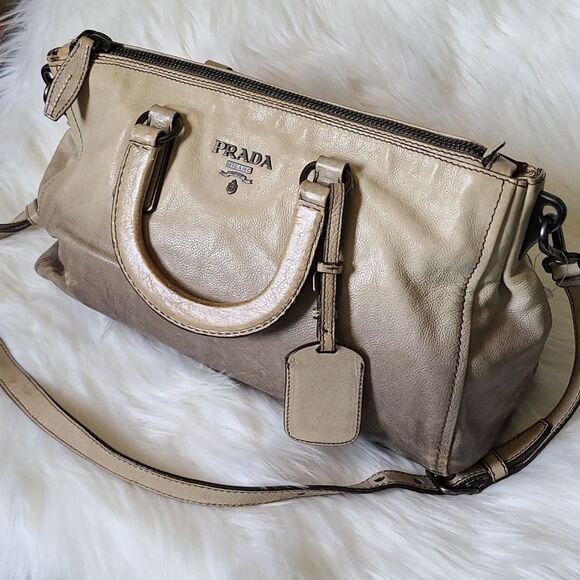 💯 Authentic Prada Handbag 🍀 - Picture 3 of 16